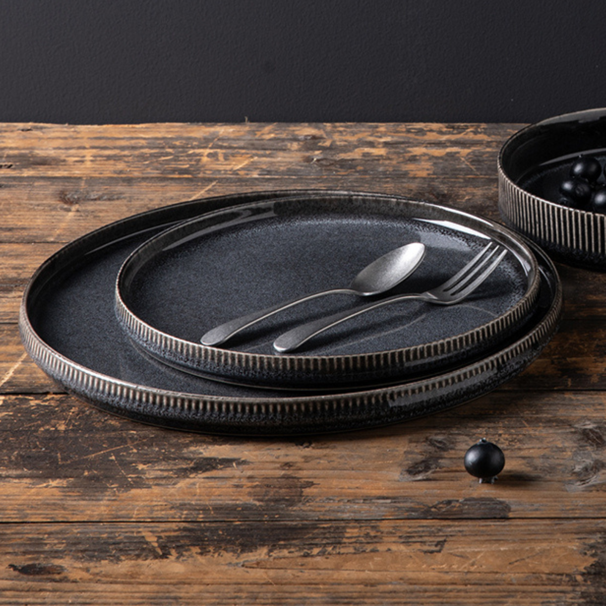 Laguiole Stoneware Reactive Glaze 12-Piece Plate Dinner Set - Carbon